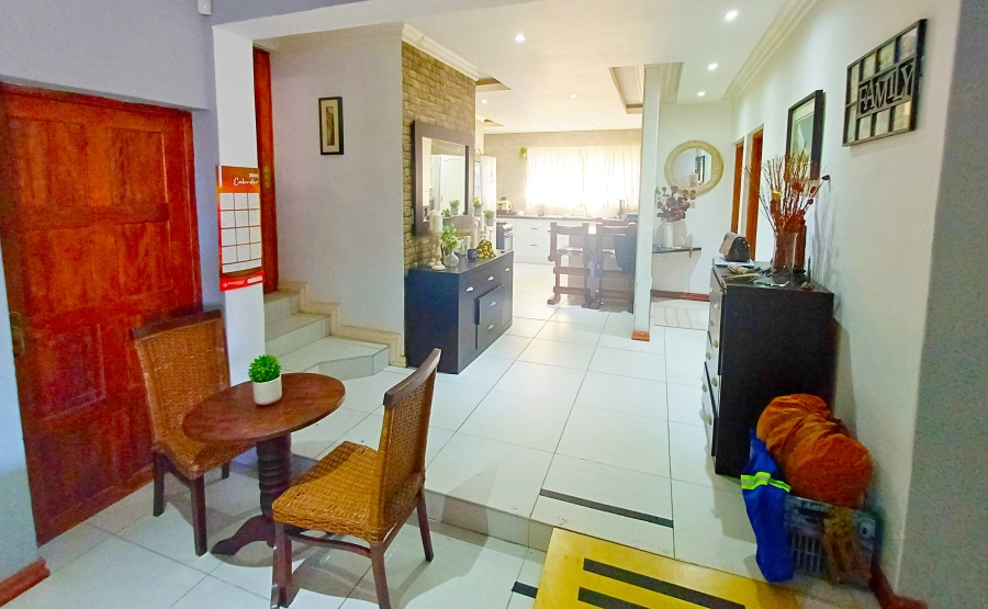 7 Bedroom Property for Sale in Kleinmond Western Cape